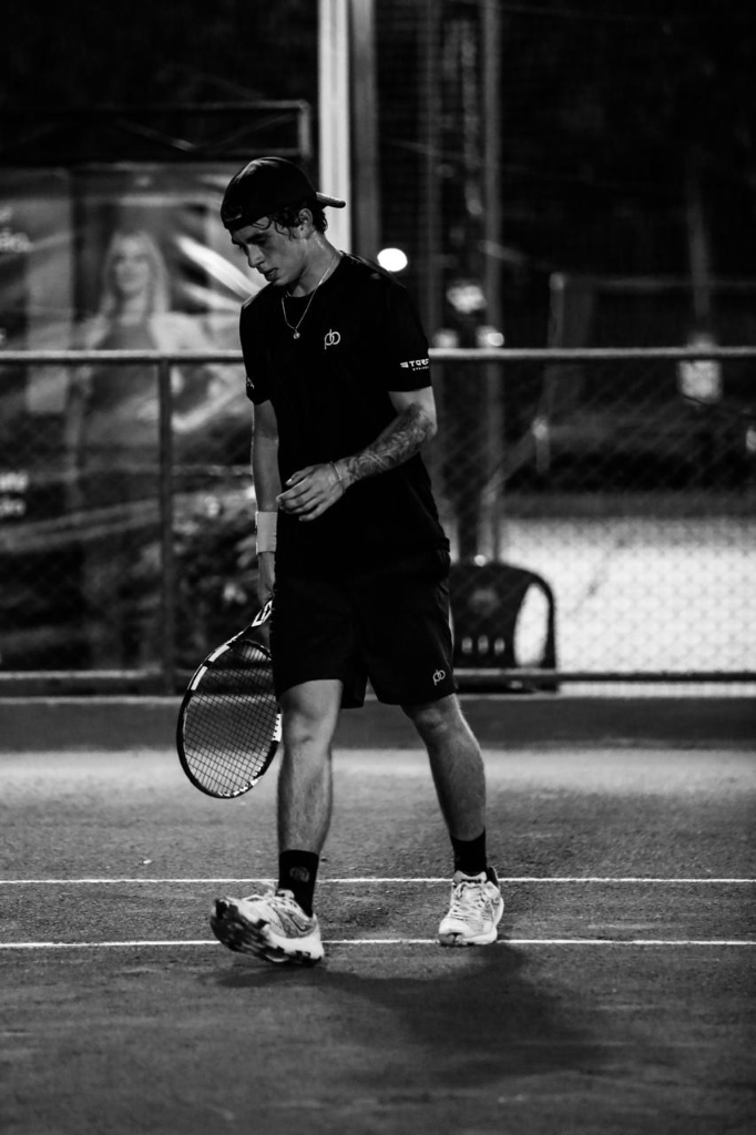 Ex-atleta profissional de tênis